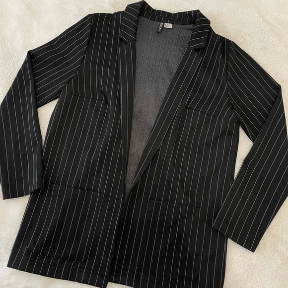 H&M Jackets & Blazers - ***SOLD***H&M Blazer 🖤
